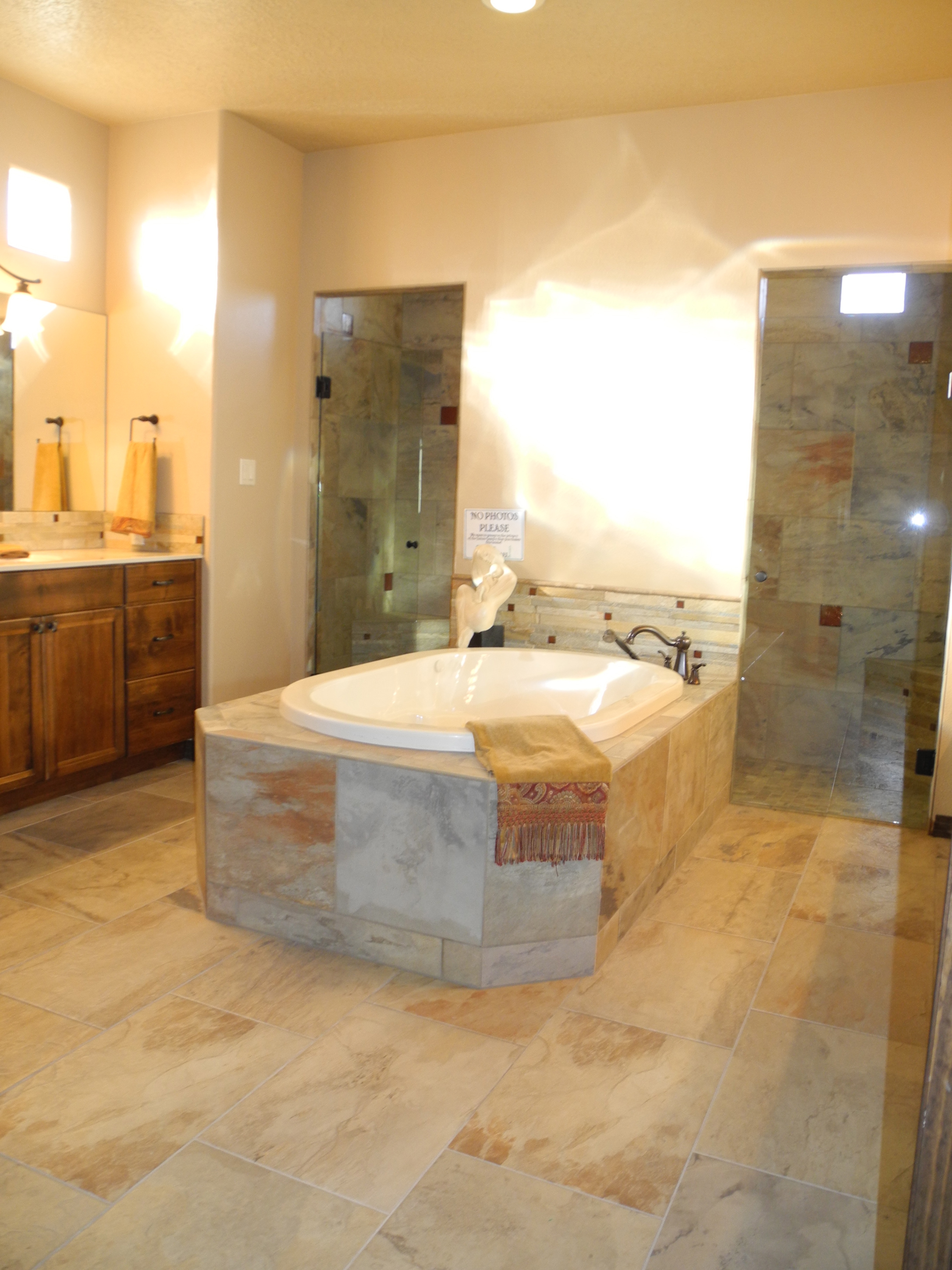 Spa like owner’s bath with dramatic jetted tub and 2way walkin shower